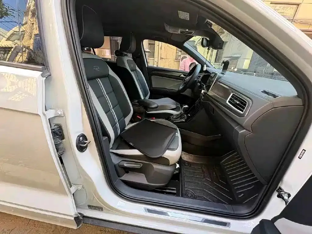 Volkswagen T-Roc 2023 из CN, фото 6