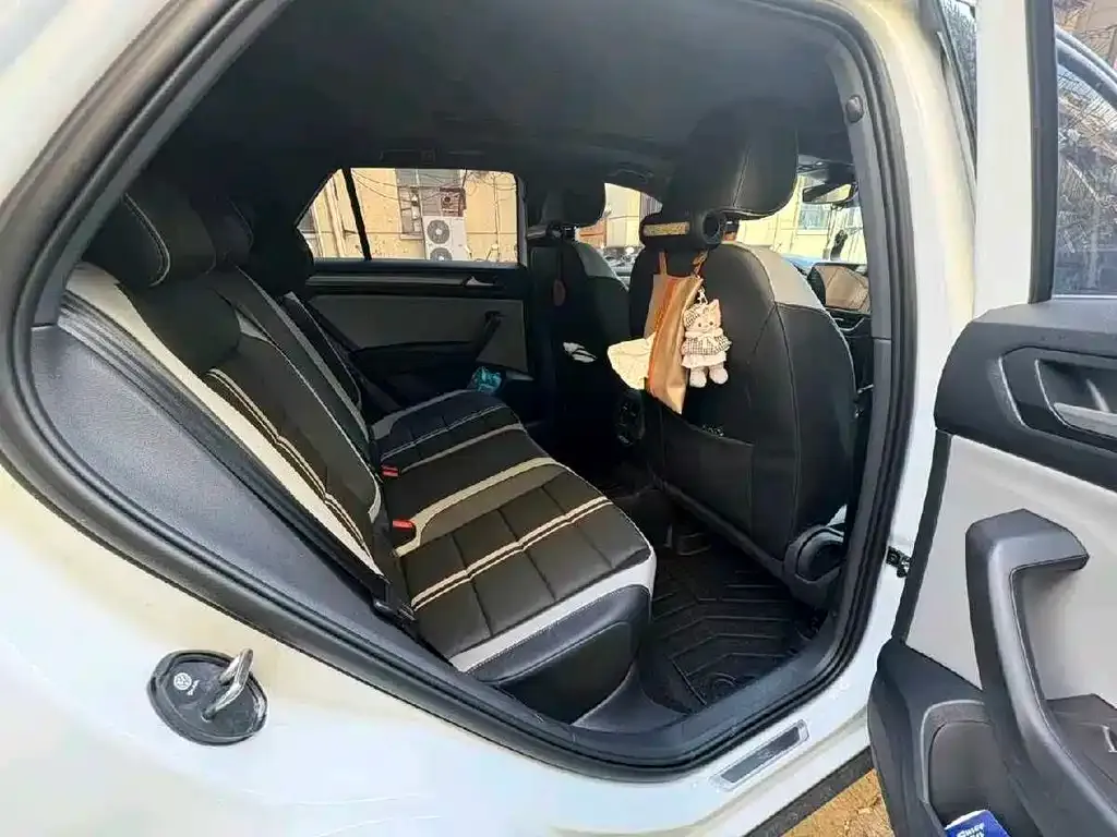 Volkswagen T-Roc 2023 из CN, фото 7