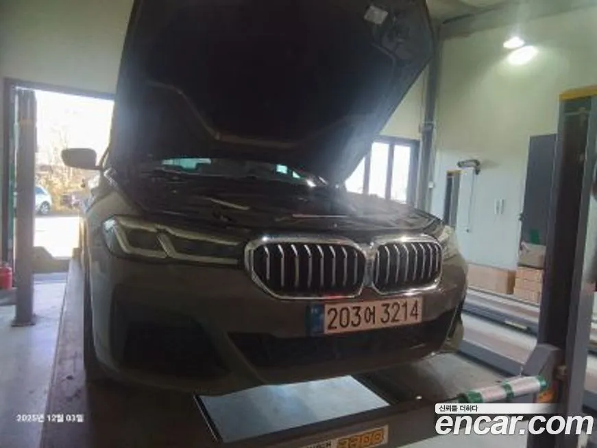 BMW 5-Series — фото 1