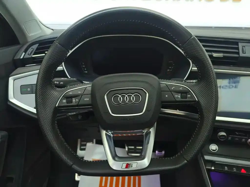 Audi Q3 Sportback — фото 10