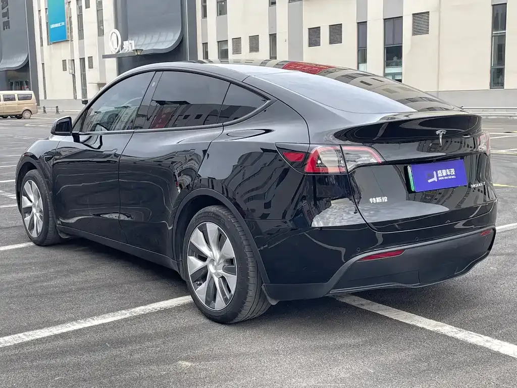 Tesla Model Y — фото 7