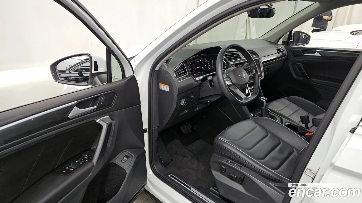 Volkswagen Tiguan — фото 10
