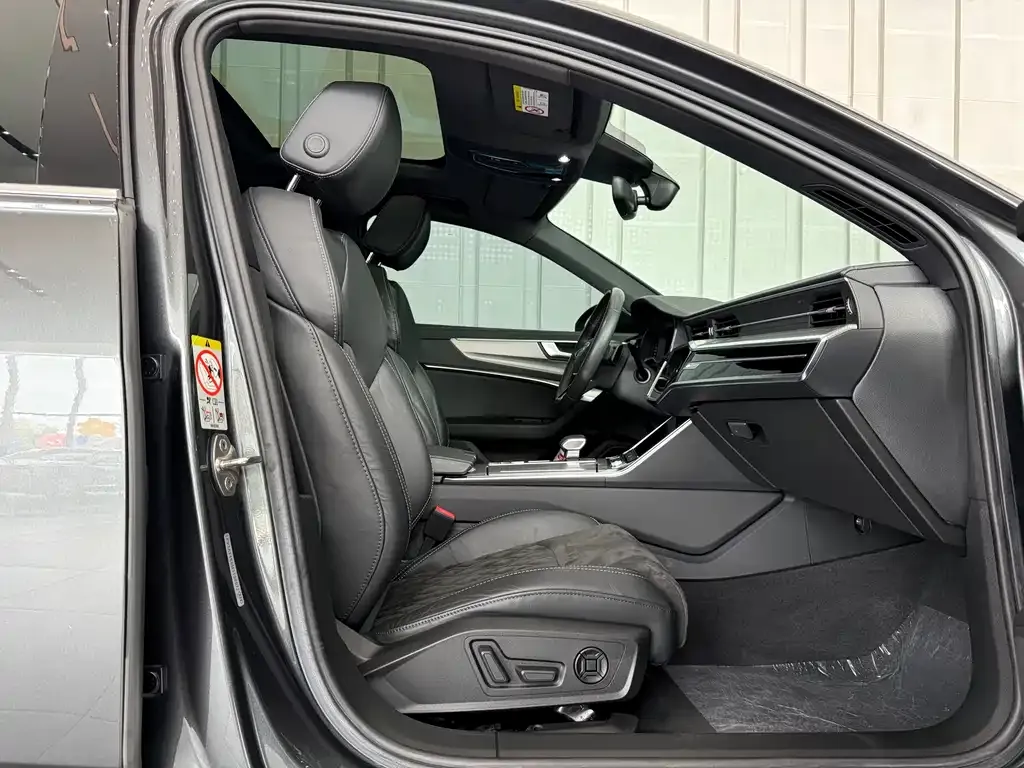 Audi A6L 2021 из CN, фото 9