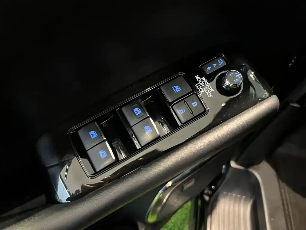 Toyota Vellfire — фото 10