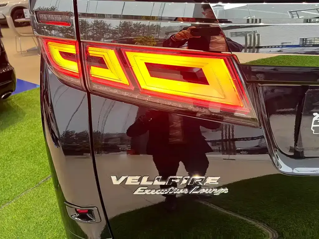 Toyota Vellfire — фото 5