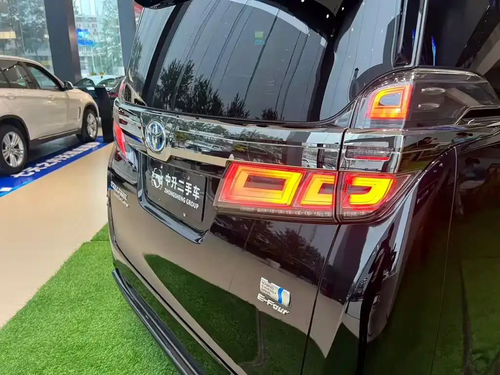 Toyota Vellfire — фото 6