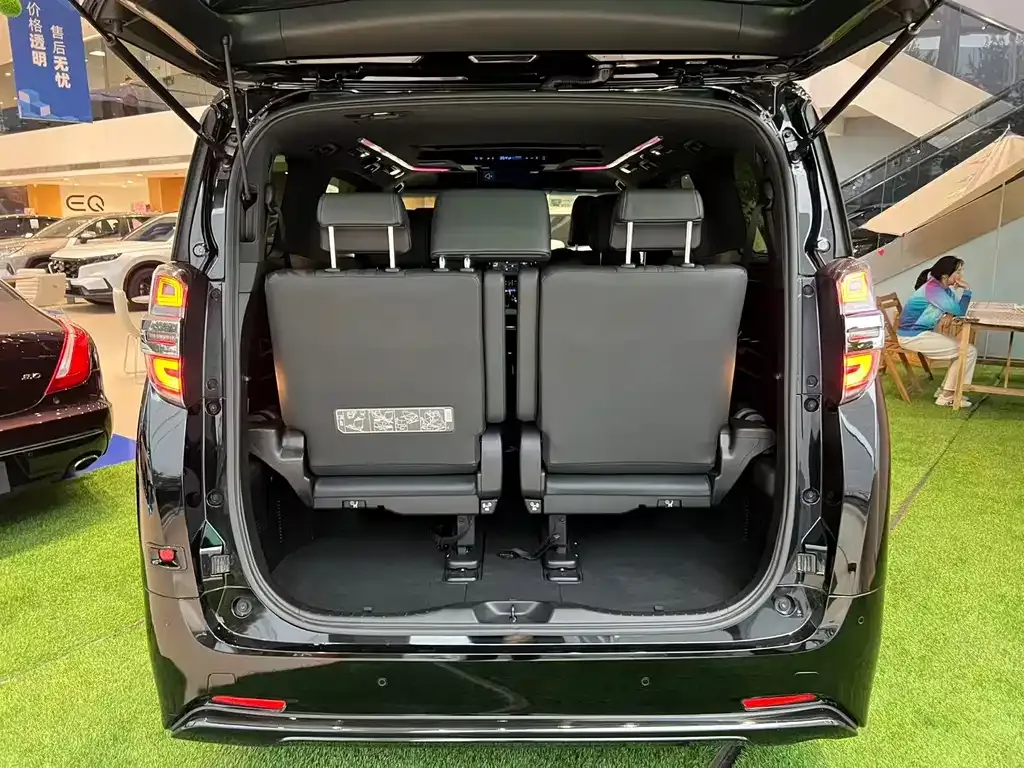 Toyota Vellfire — фото 7