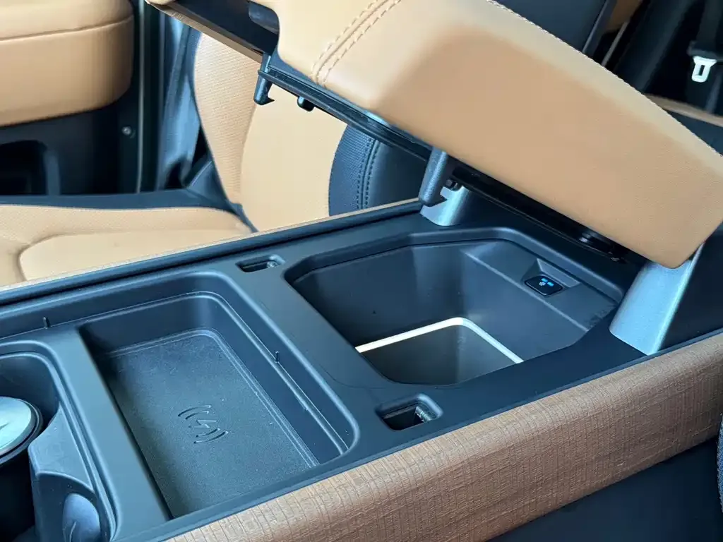 Land Rover Defender 2023 из CN, фото 7