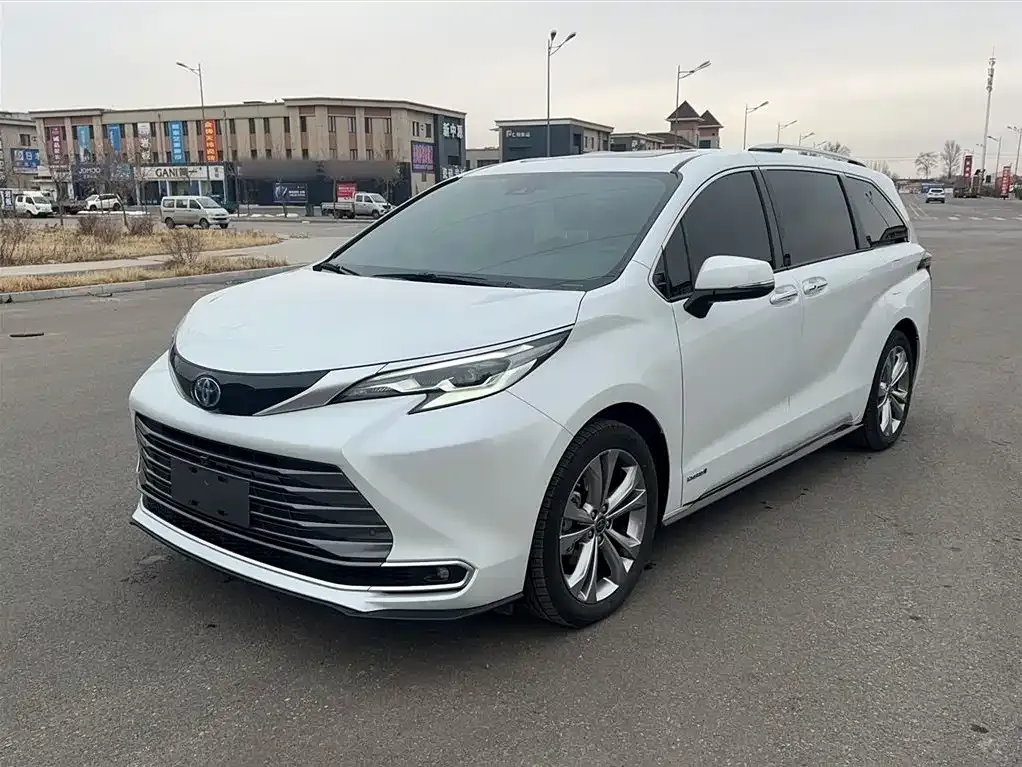 Toyota Sienna — фото 2