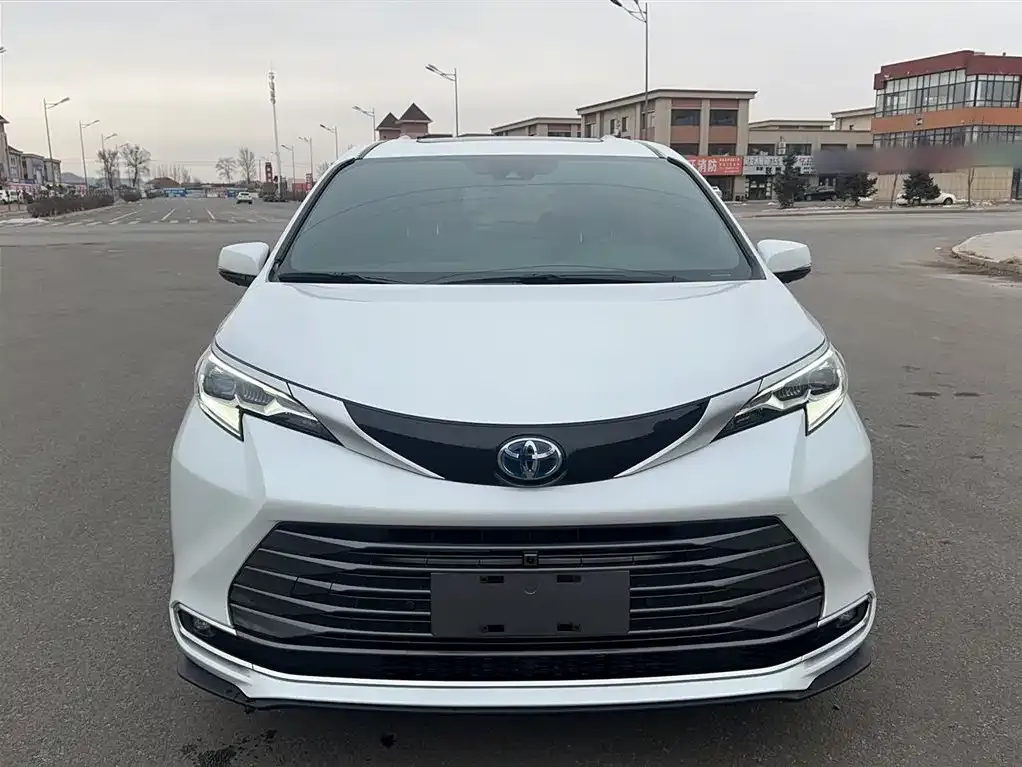 Toyota Sienna — фото 9