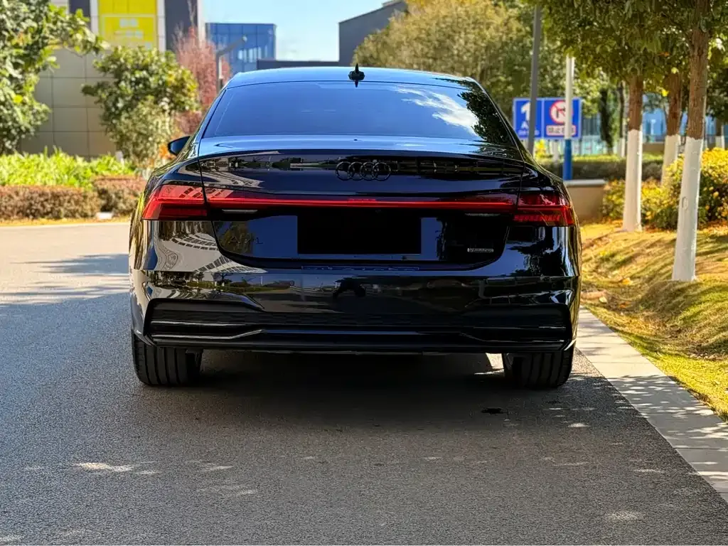 Audi A7L 2023 из CN, фото 4
