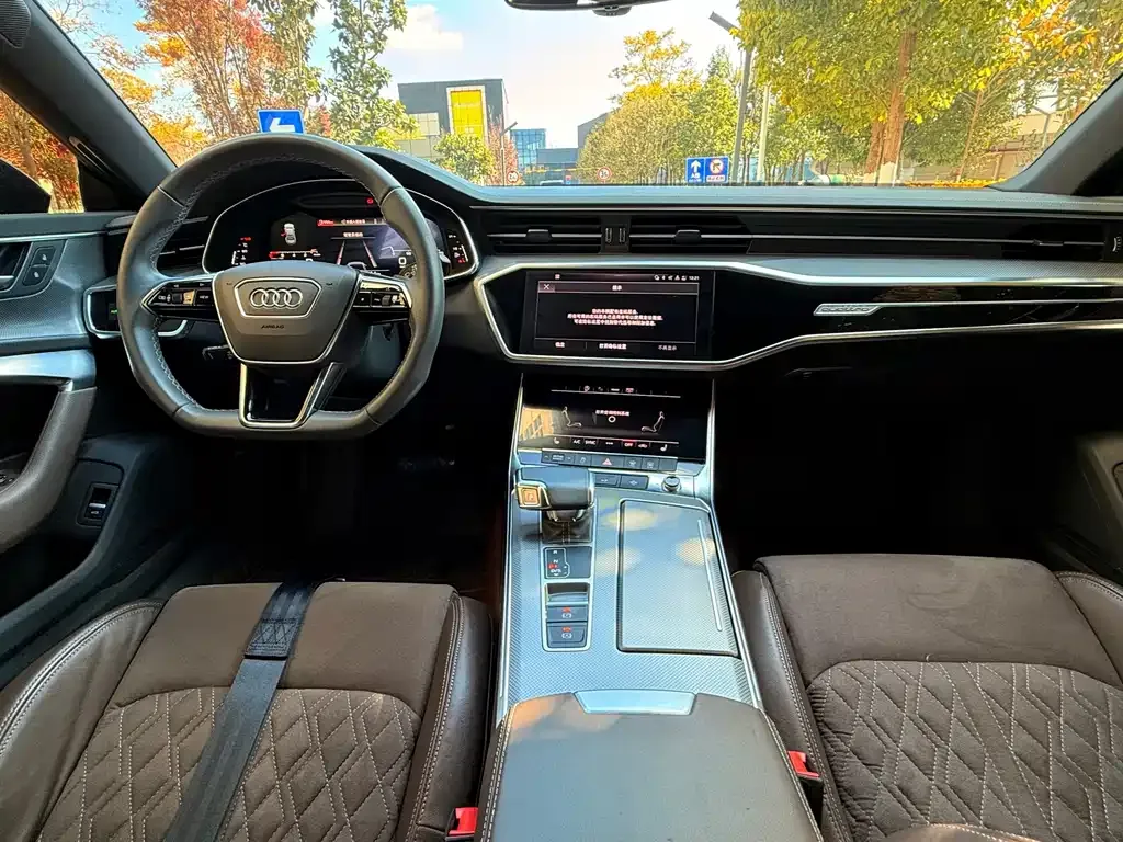 Audi A7L 2023 из CN, фото 7