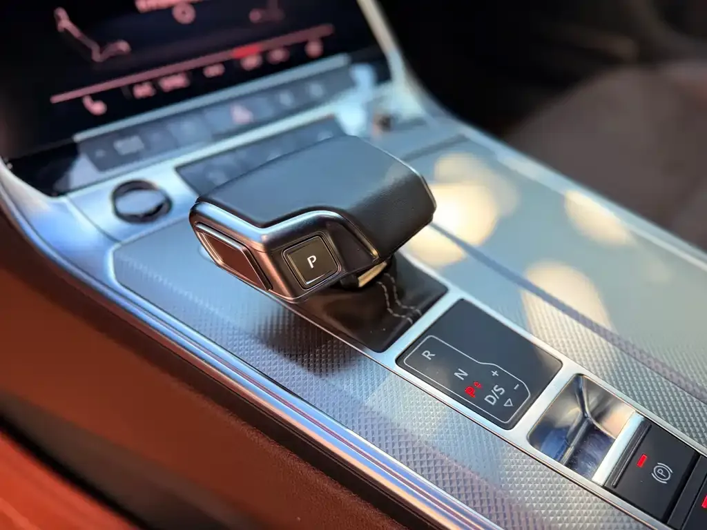Audi A7L 2023 из CN, фото 8