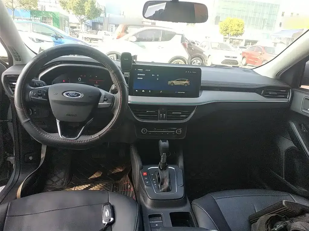 Ford Focus 2023 из CN, фото 10