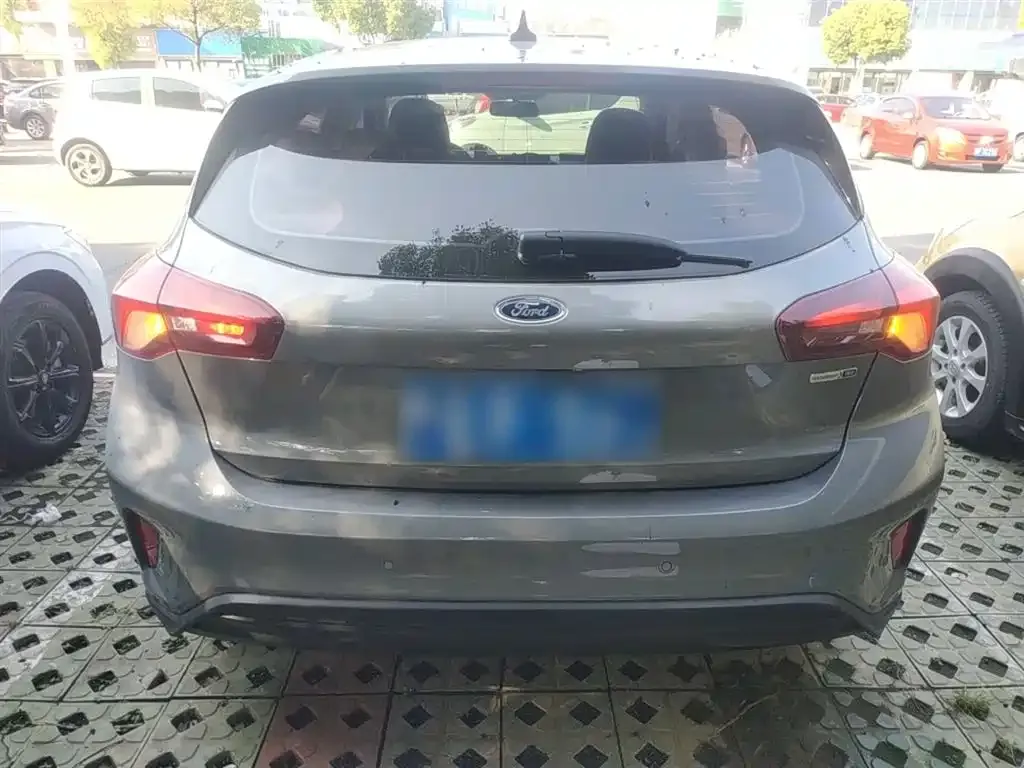Ford Focus 2023 из CN, фото 6