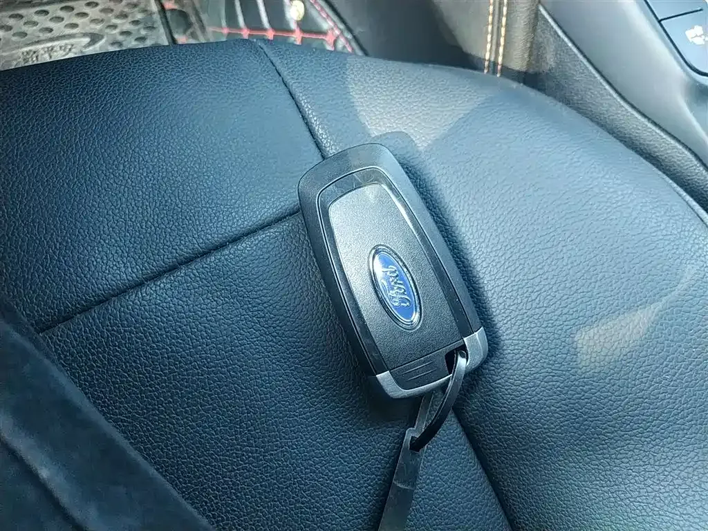 Ford Focus 2023 из CN, фото 9