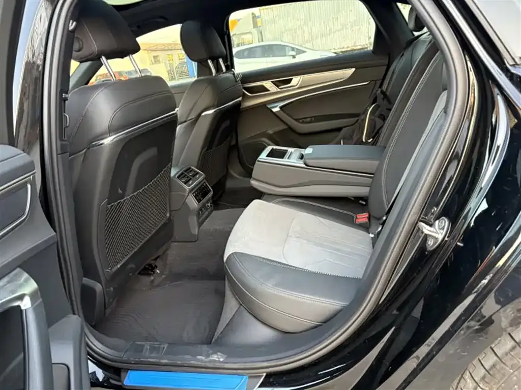 Audi A6L 2023 из CN, фото 4
