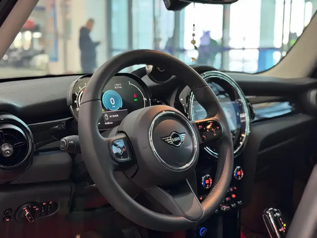 MINI Cooper (3-door) 2024 из CN, фото 4