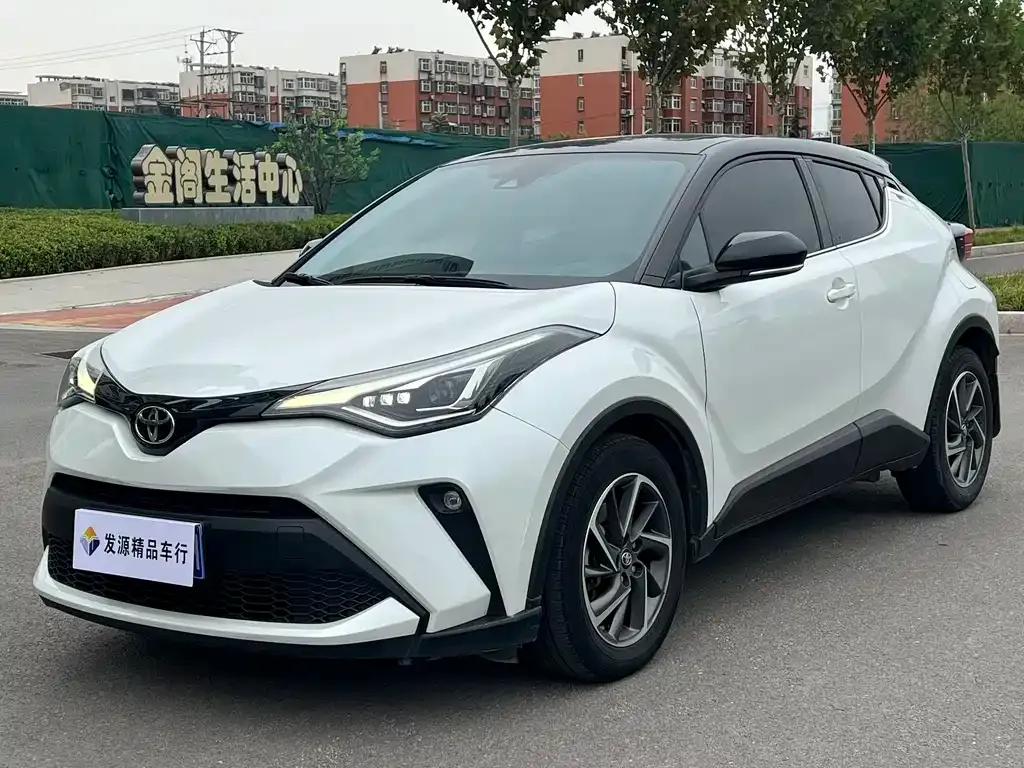 Toyota C-HR — фото 1
