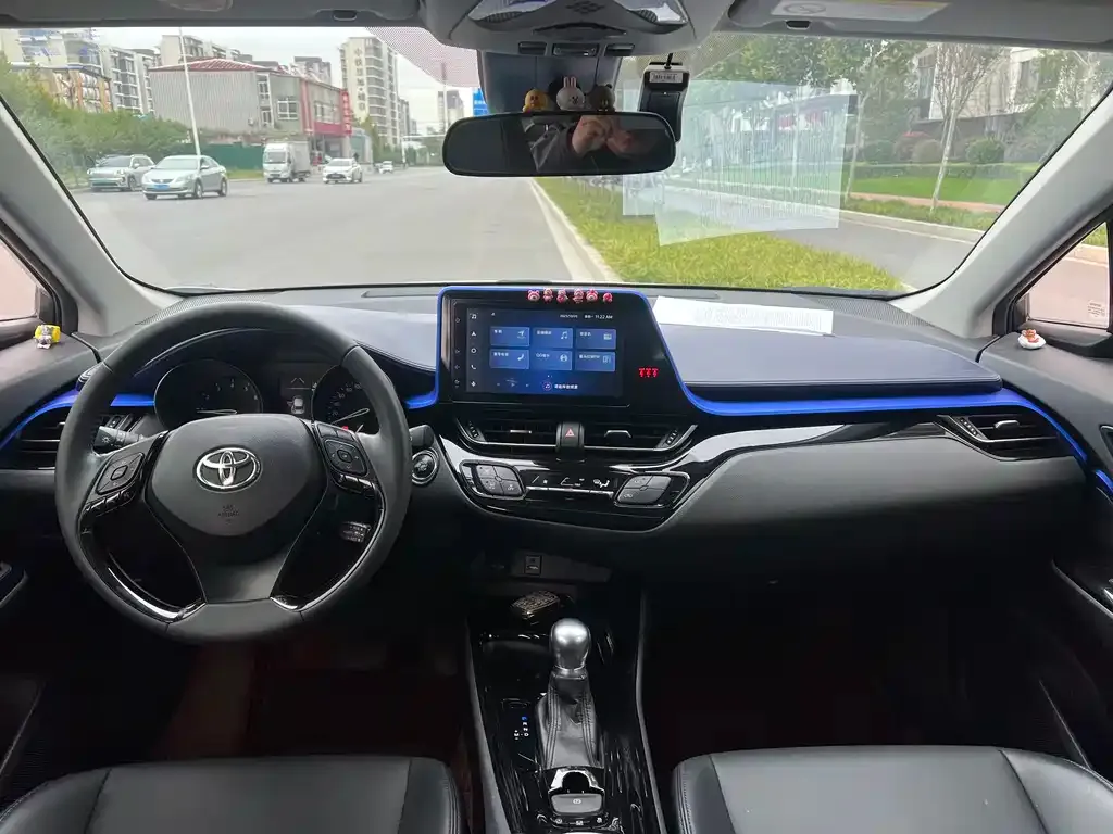 Toyota C-HR — фото 9