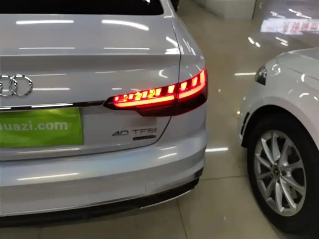 Audi A4L 2021 из CN, фото 8