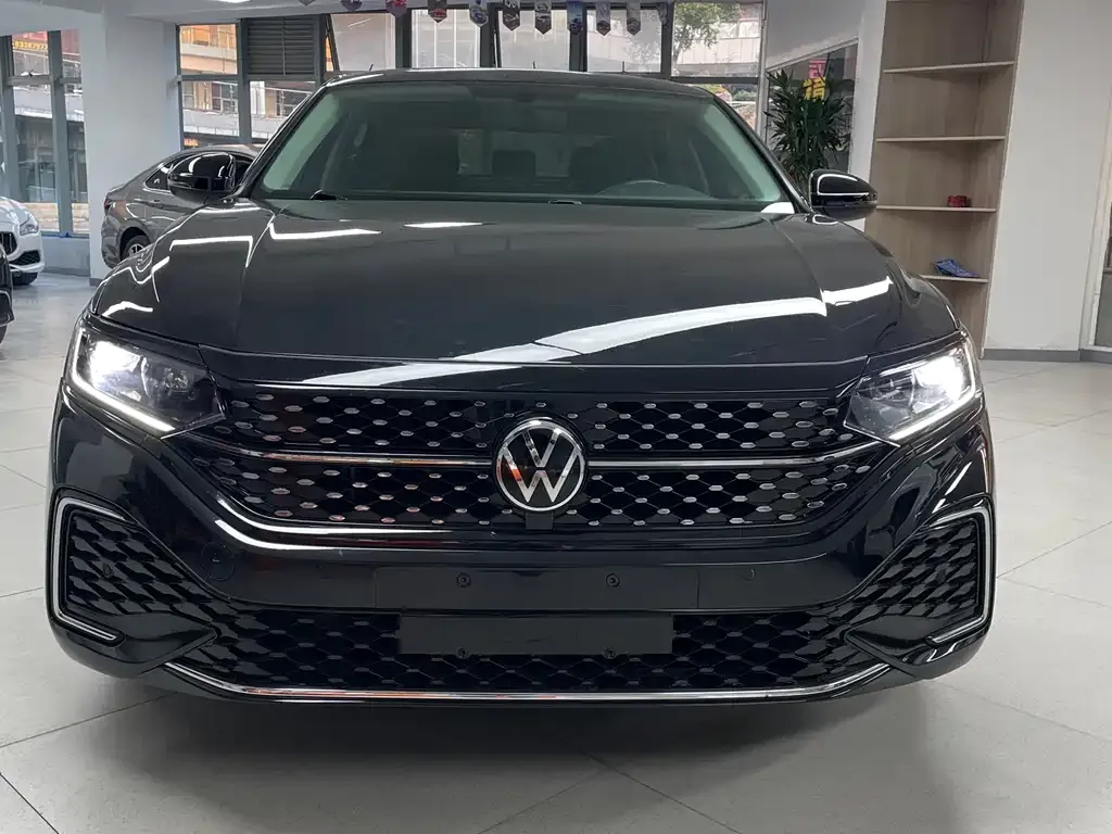 Volkswagen Passat 2023 из CN, фото 1
