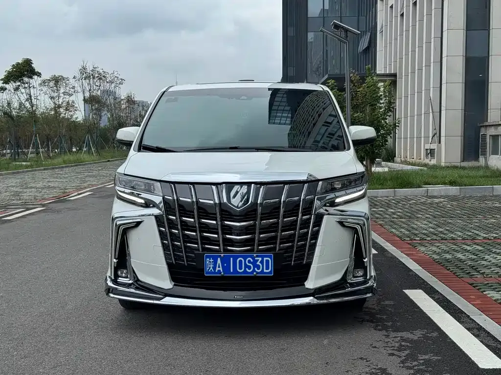 Toyota Alphard 2023 из CN, фото 2