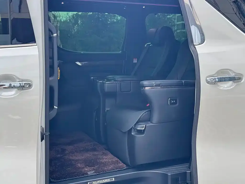 Toyota Alphard 2023 из CN, фото 4