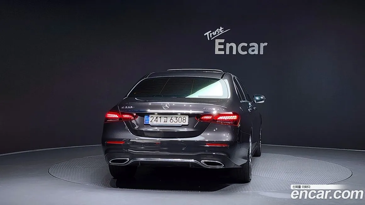 Mercedes-Benz E-Class — фото 4