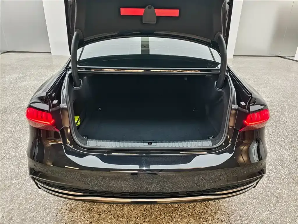 Audi A7L 2024 из CN, фото 6