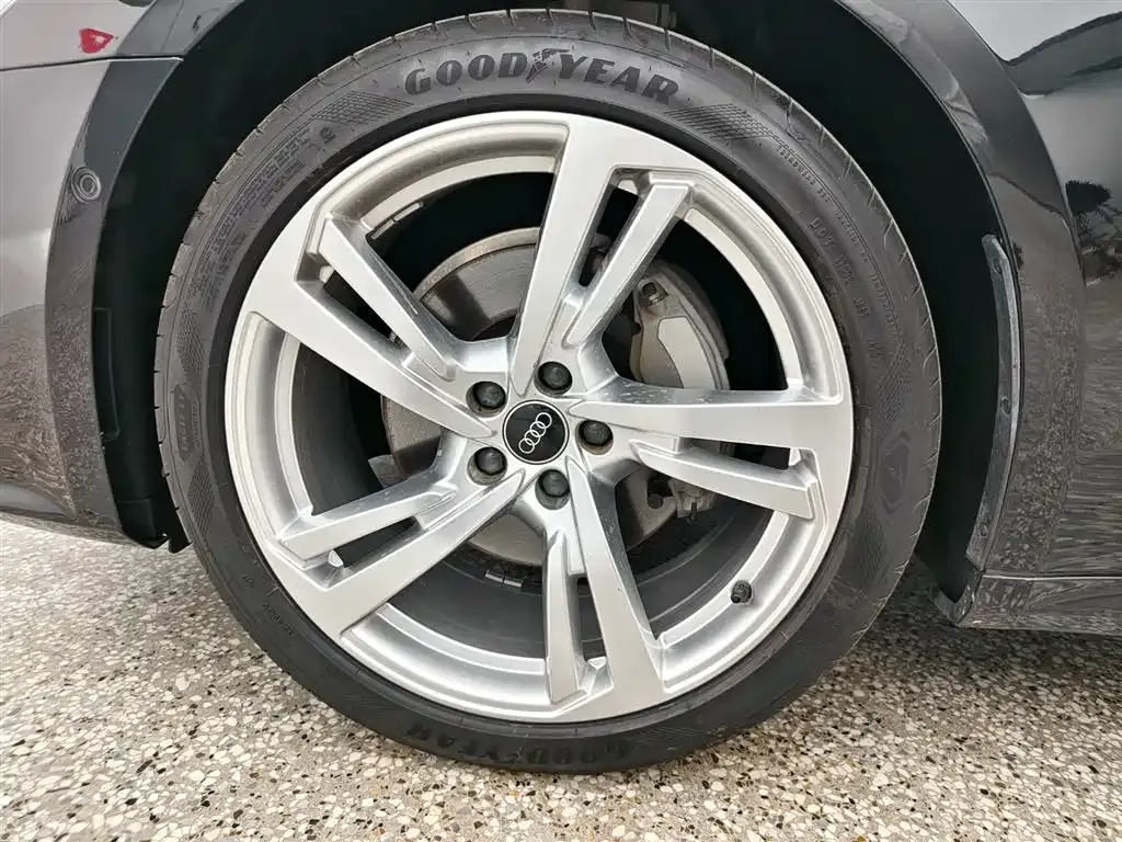 Audi A7L 2024 из CN, фото 7