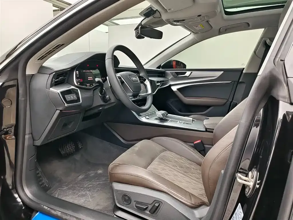 Audi A7L 2024 из CN, фото 8