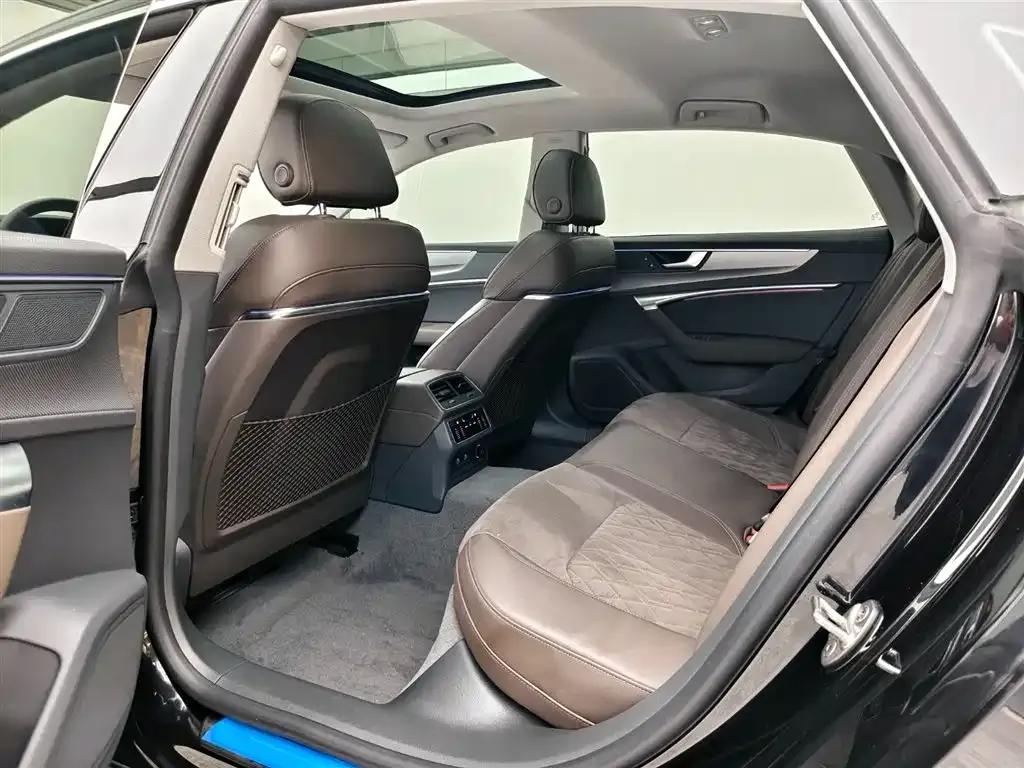 Audi A7L 2024 из CN, фото 9