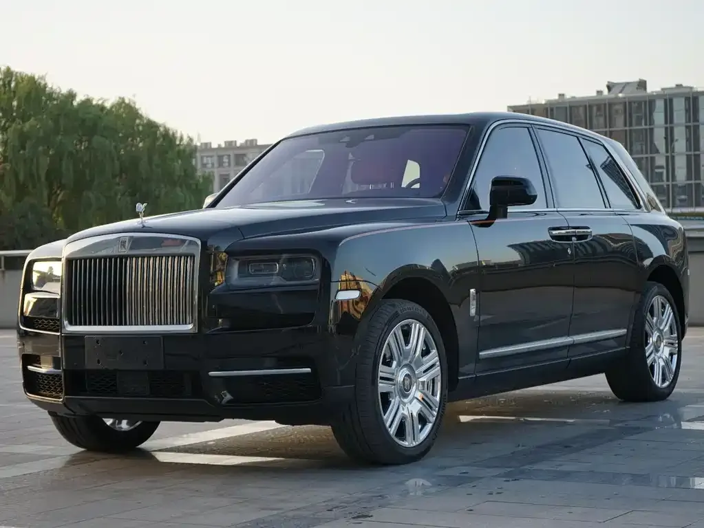 Rolls-Royce Cullinan — фото 1