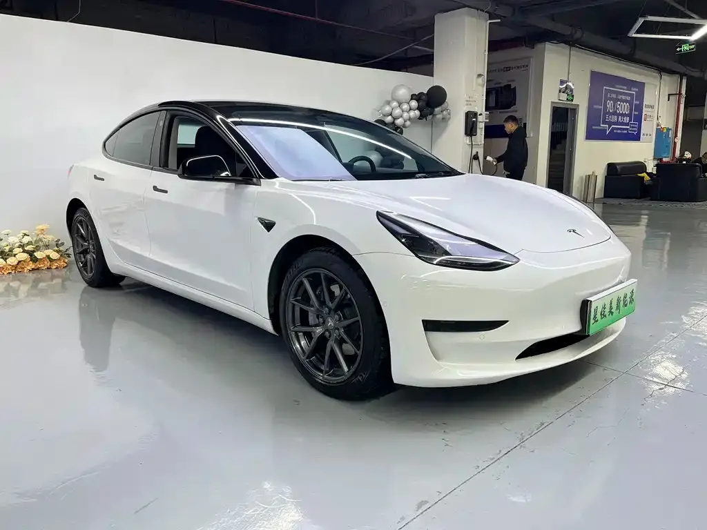 Tesla Model 3 — фото 3
