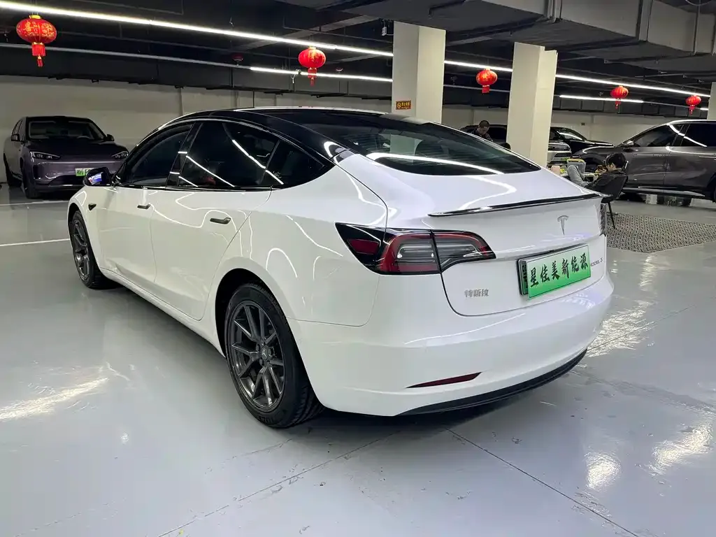 Tesla Model 3 — фото 9