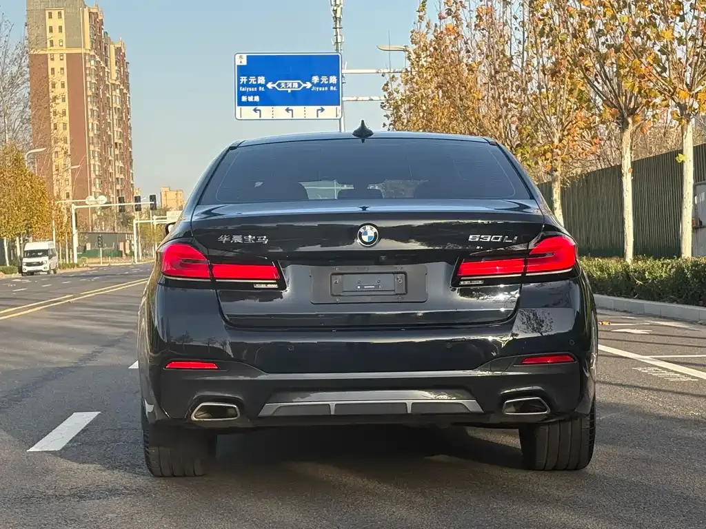 BMW 5 Series — фото 10
