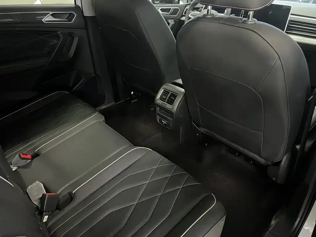 Volkswagen Tiguan L 2024 из CN, фото 7