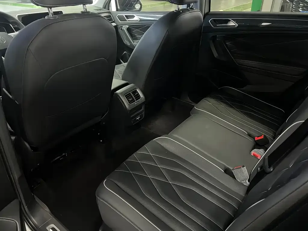 Volkswagen Tiguan L 2024 из CN, фото 8