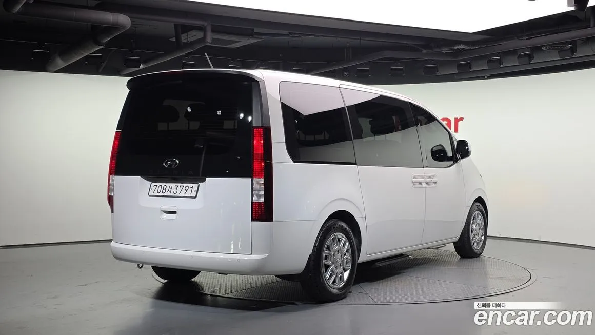 Hyundai Staria — фото 2