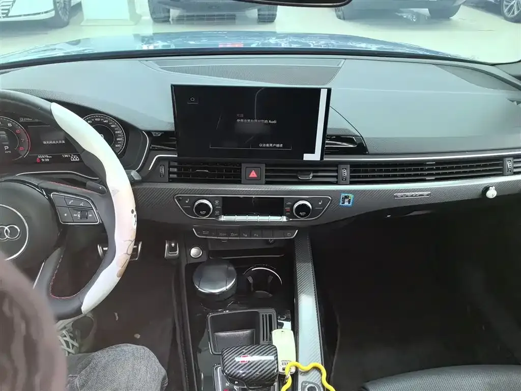 Audi A4L 2022 из CN, фото 10