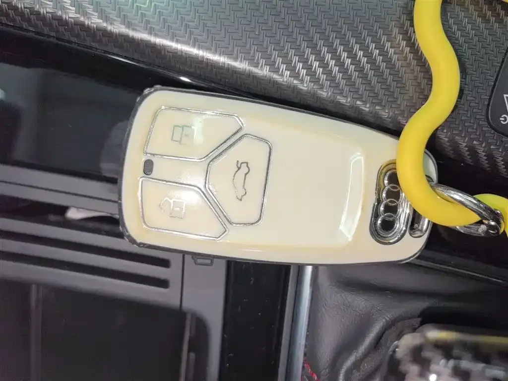 Audi A4L 2022 из CN, фото 9