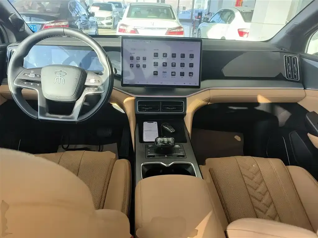 BYD L DM-i — фото 10