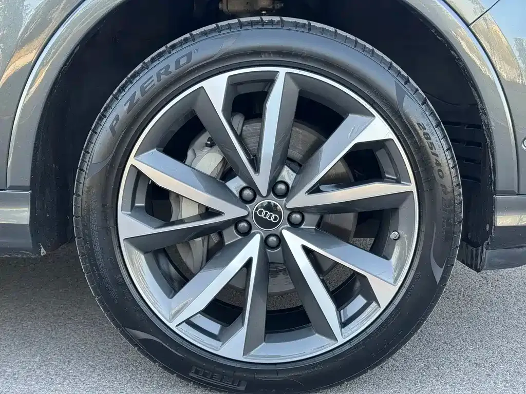 Audi Q7 2024 из CN, фото 10