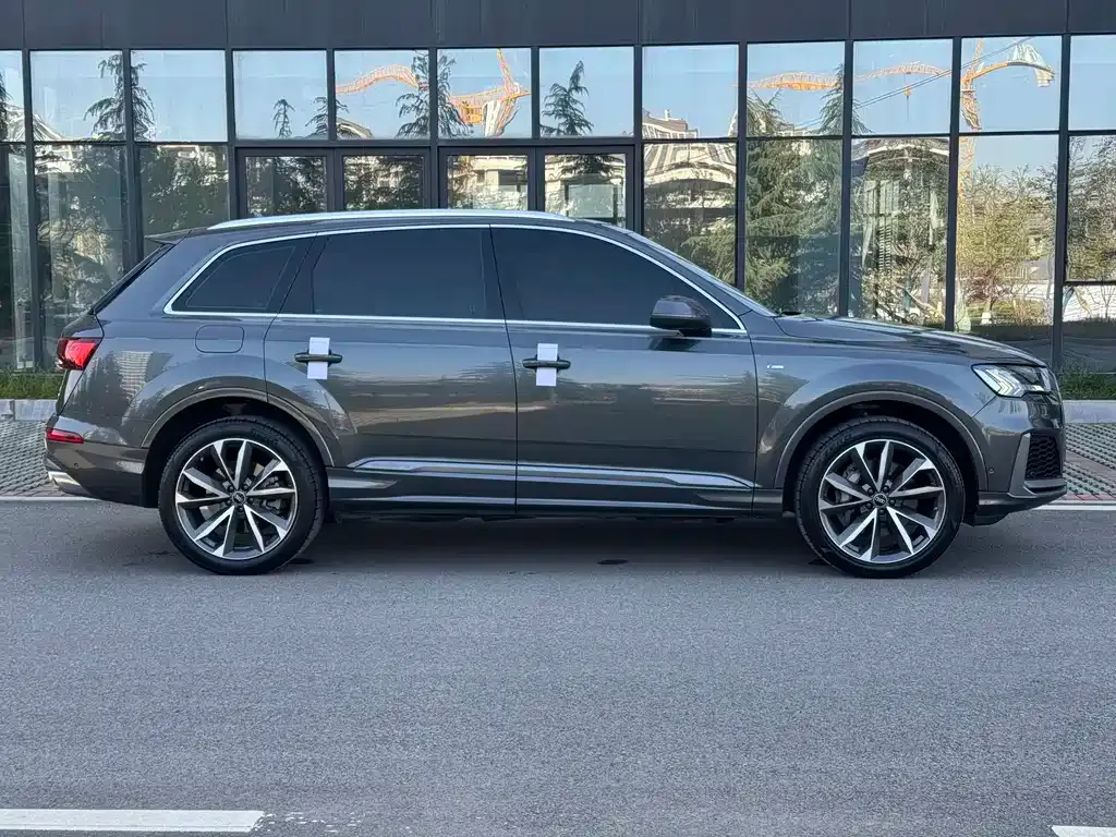 Audi Q7 2024 из CN, фото 5