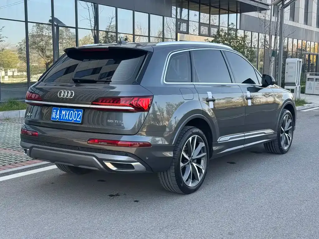 Audi Q7 2024 из CN, фото 8