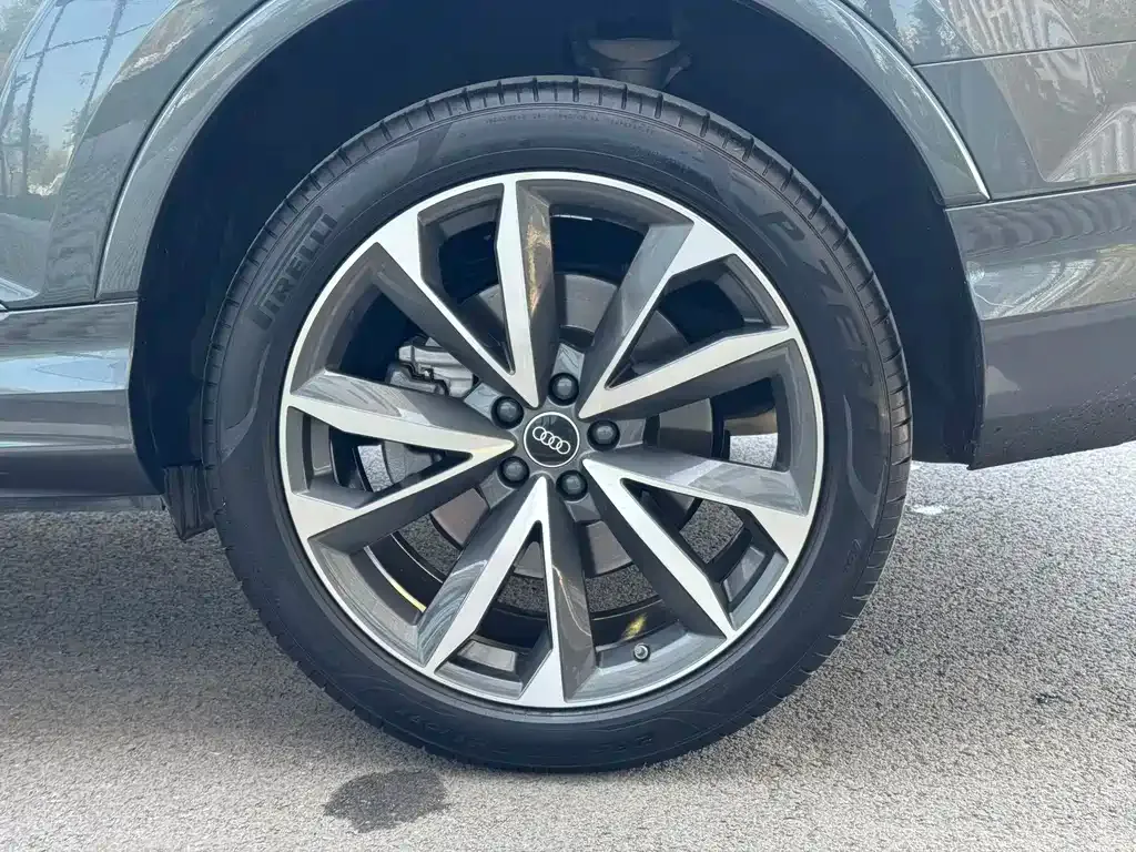 Audi Q7 2024 из CN, фото 9