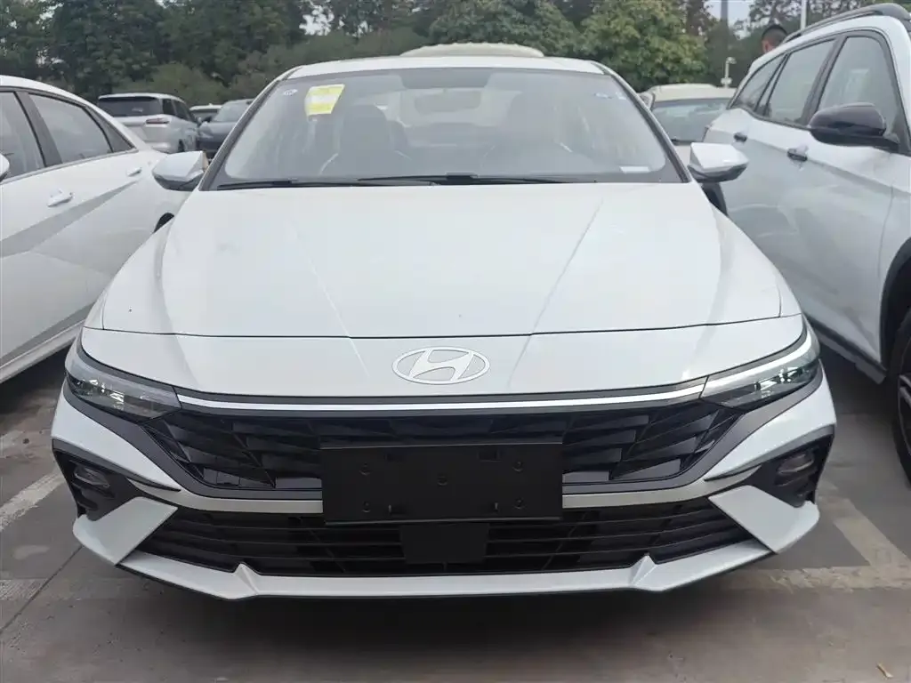 Hyundai Elantra — фото 3