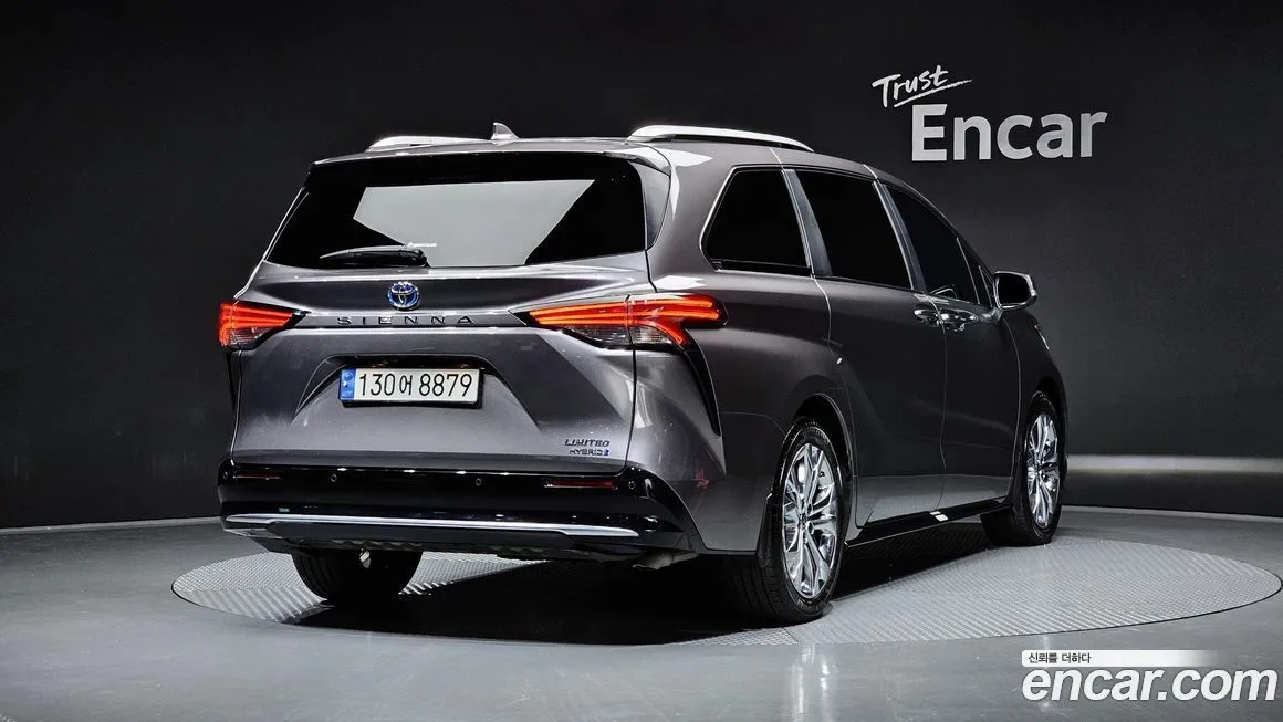 Toyota Sienna 2023 из KR, фото 2