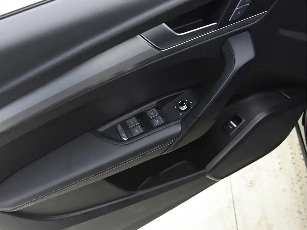 Audi Q5L 2023 из CN, фото 8